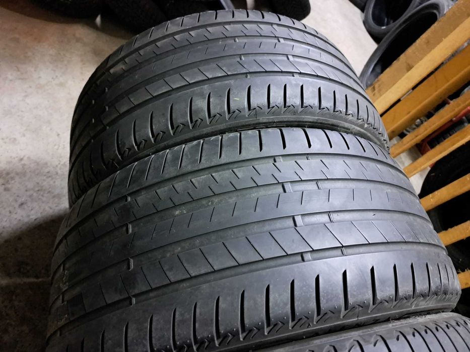 Set anvelope 245/40 R21 cu 275/35 R21 Bridgestone RFT