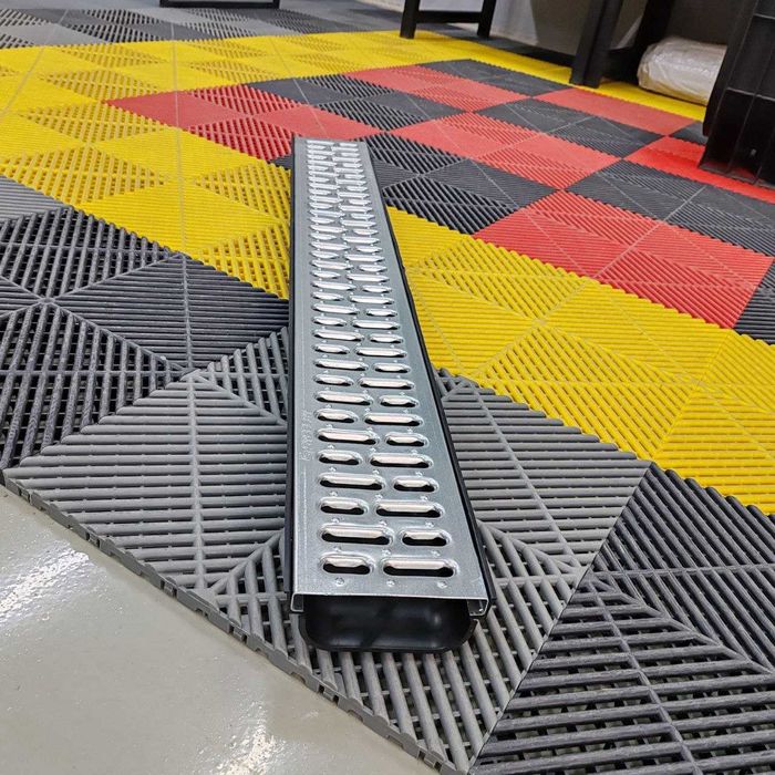 Лоток пластиковый SteePlain DN100 H55 с решеткой