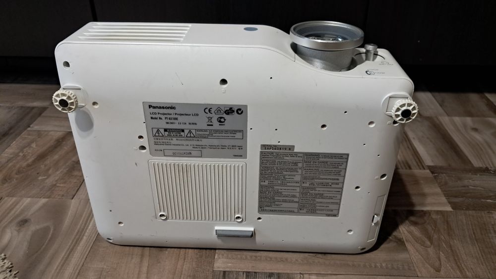 Videoproiector Panasonic pt piese