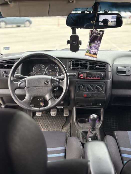 Продавам Golf 3 комби 1.8