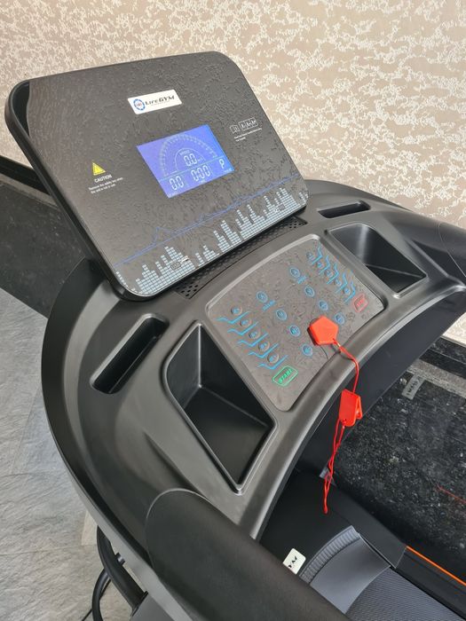 Беговая дорожка "LIFE-GYM LGM 545"