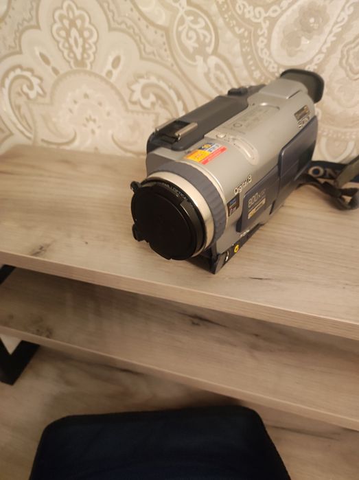 Видиокамера  soni в хорошем состоянии давно не пользовался с сумкой