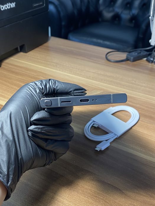 Samsung Galaxy s24 ultra • 256 GB • Titanium Black