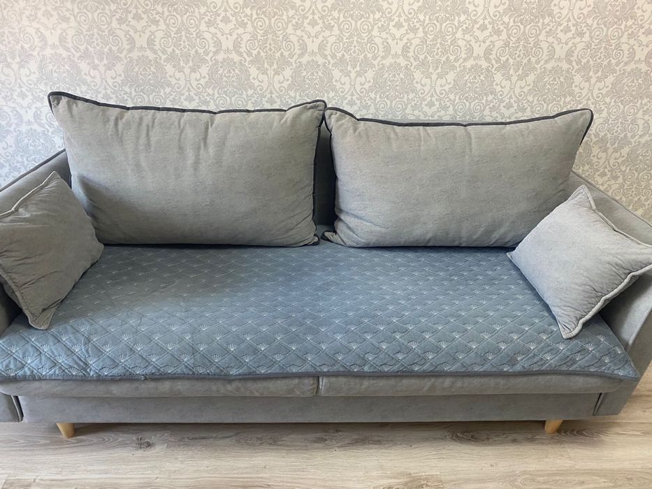 Диван для дома серый