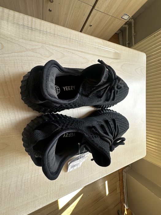 vînd yezzy noi cu eticheta, eunt foarte comozi.