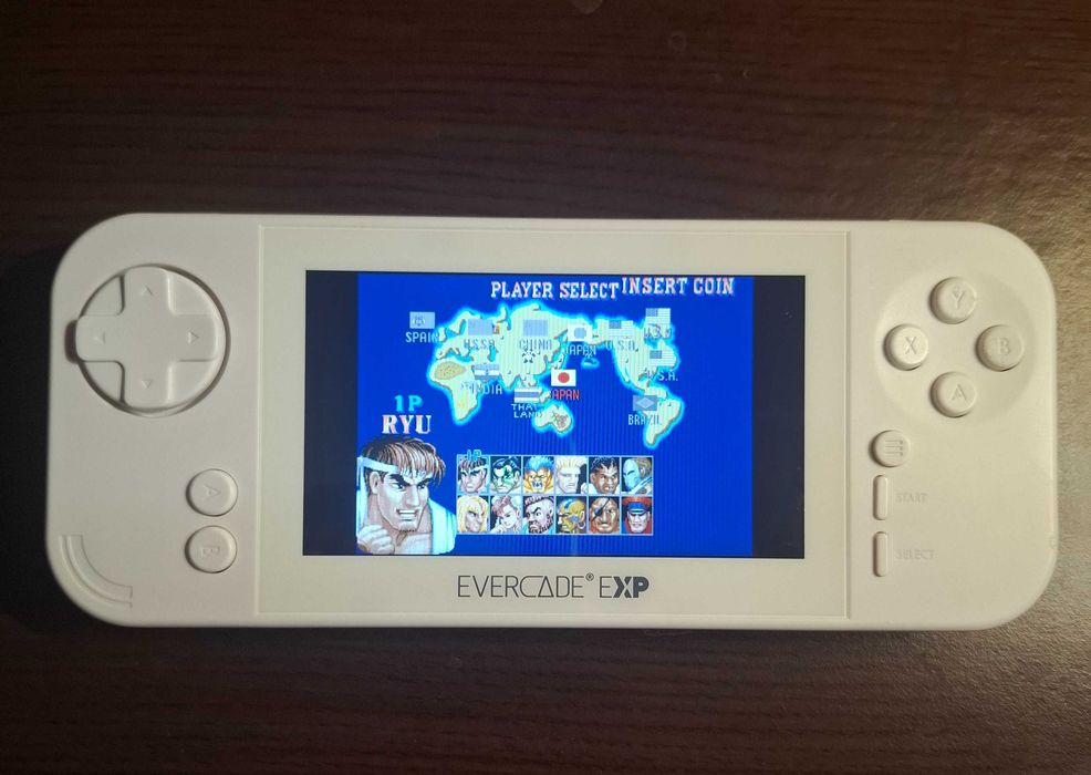 Consola Evercade Exp cu street fighter , Megaman, Final fight si 18 jocuri instalate Capcom. Merge cu casete arcade. Gen Nintendo