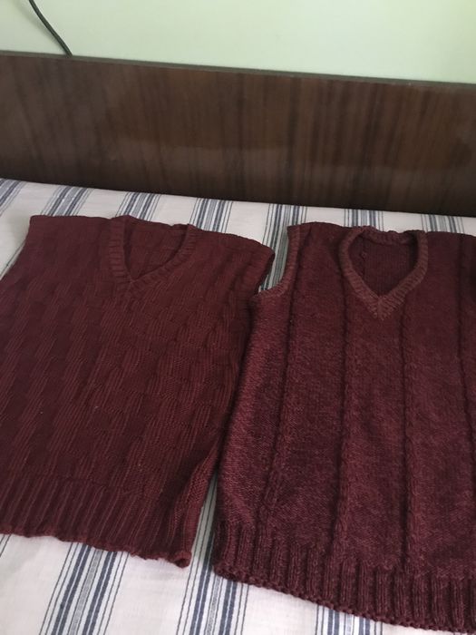 Домашно изплетени половери и елеци.