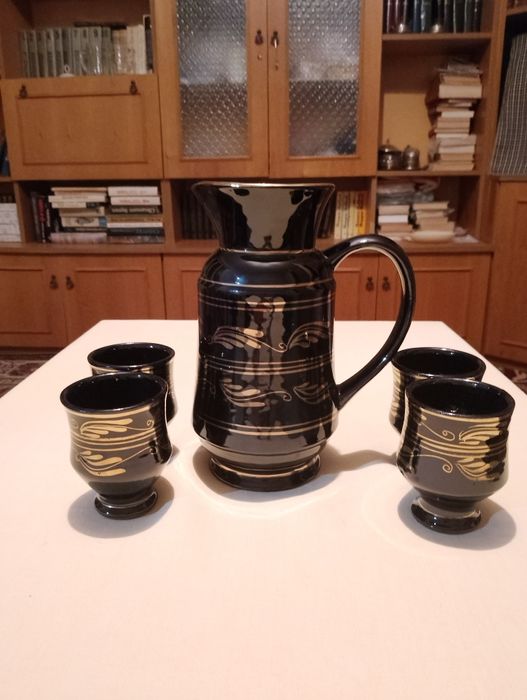 Сервиз, подходящ за вино и други напитки