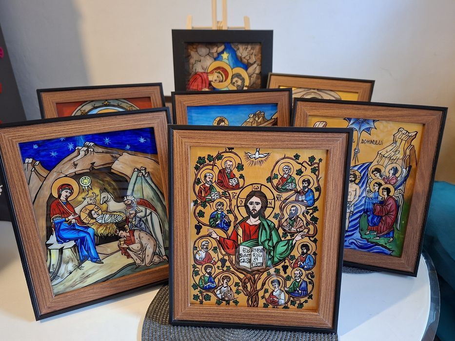 Icoane pictate pe sticla