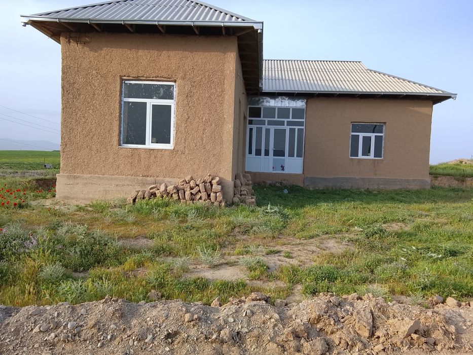 Hovli uy sotiladi 8 sotik