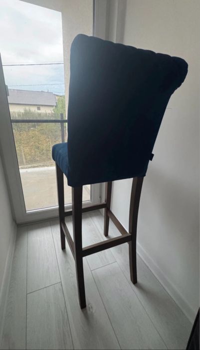 Scaun inalt de bar