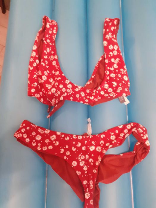 ПРОДАВАМ детски бански за момиче