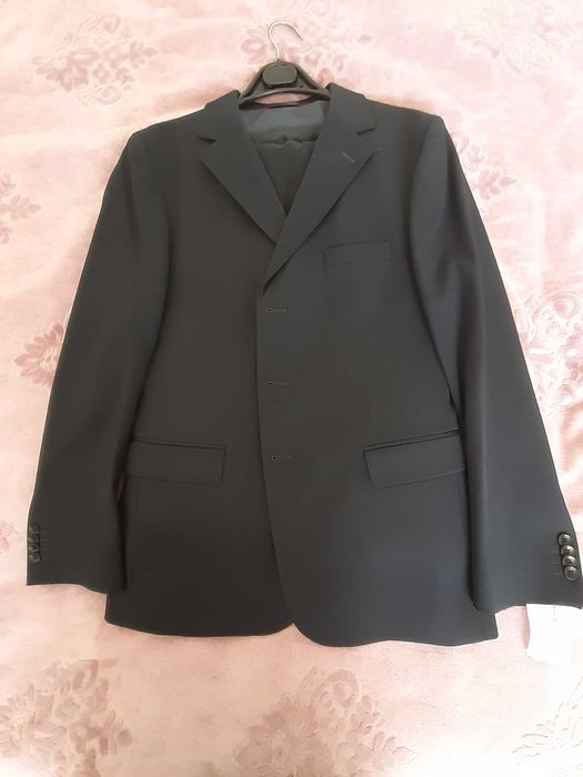 костюмы мужские с брюками и жакетом . новые размер 46-48