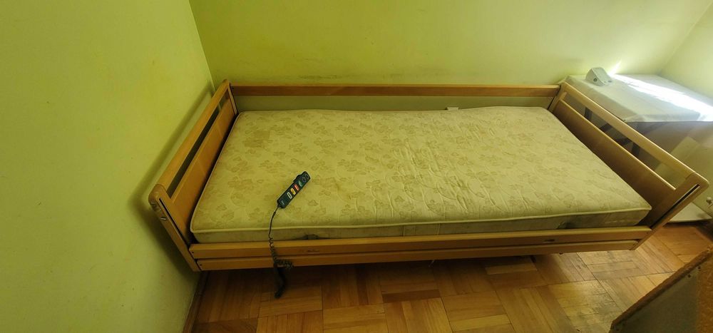 Pat medical cu telecomanda cu saltea pentru seniori