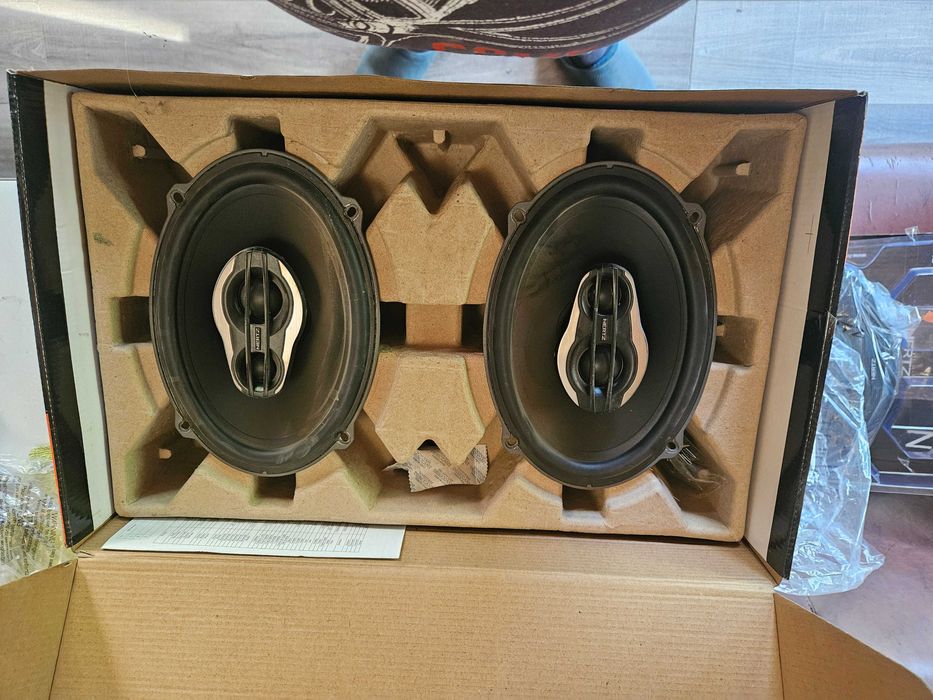 Hertz MPX 690 difufoare auto