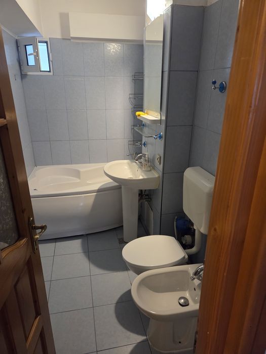 Apartament 3 camere de inchiriat, proprietar , centru