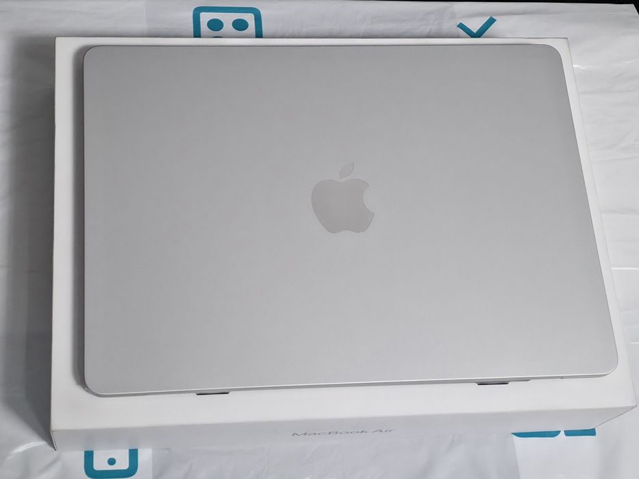 КАТО НОВ 256GB Apple MacBook Air 13.6'' M3 / 16GB Гаранция Зора 2027г.