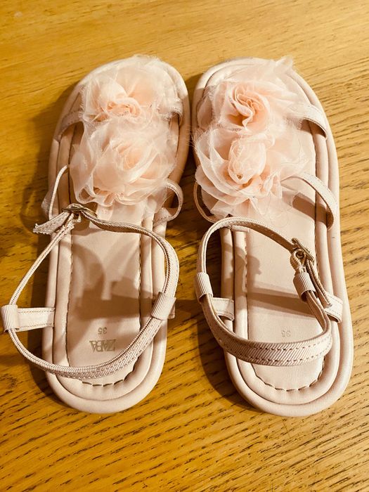 Sandale fete Zara, design cu floare fin si elegant, masura 35, roz