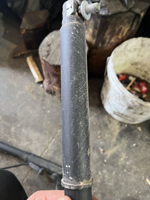 Амортисьори багажник бмв х5 е70 ( amortisiori bagajnik bmw x5 e70 )