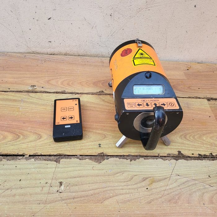 Nivelă laser pentru canalizare GEO KL - 90L