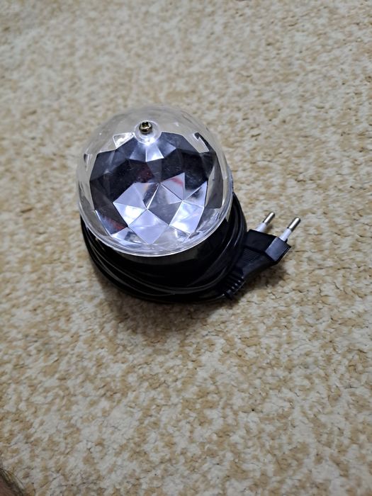 Диско шар,отлично подходит для вечеринок.