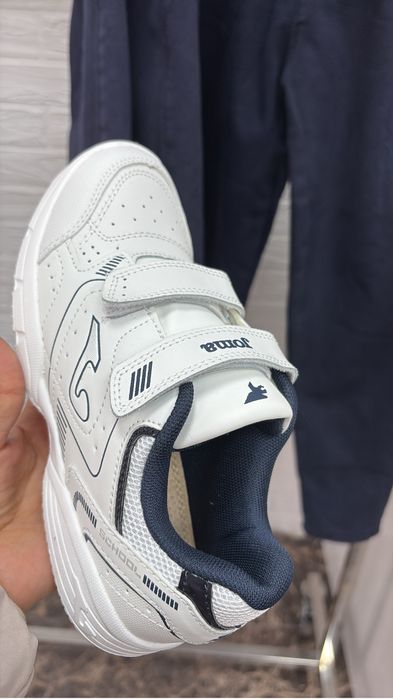 Кроссовка удобная брендовая