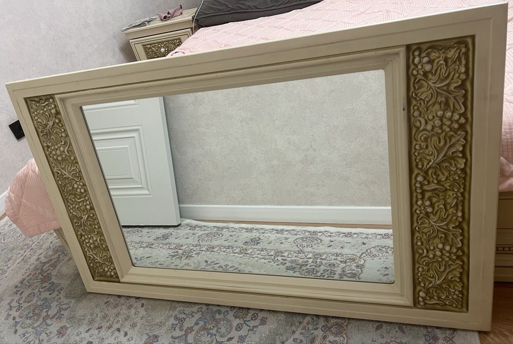 Продам зеркало настенное 120х70