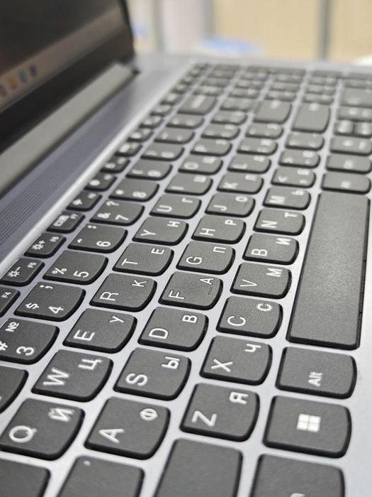 Ноутбук Lenovo 82XQ