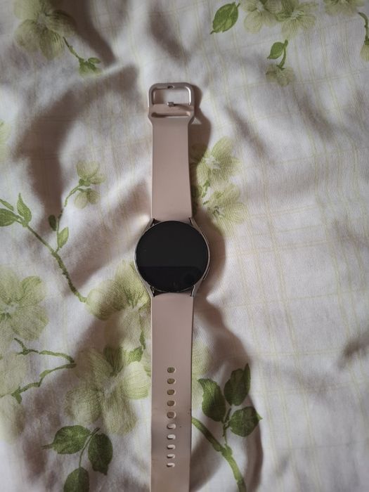 Продавам часовник Samsung wach 4