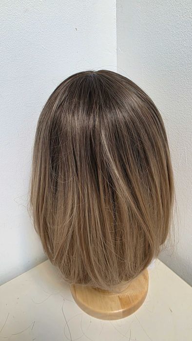 Perucă HAIRCUBE ombre șaten-blond, bob în straturi, sintetică