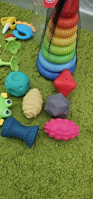 Продам набор игрушек от 0 до 6 мес
