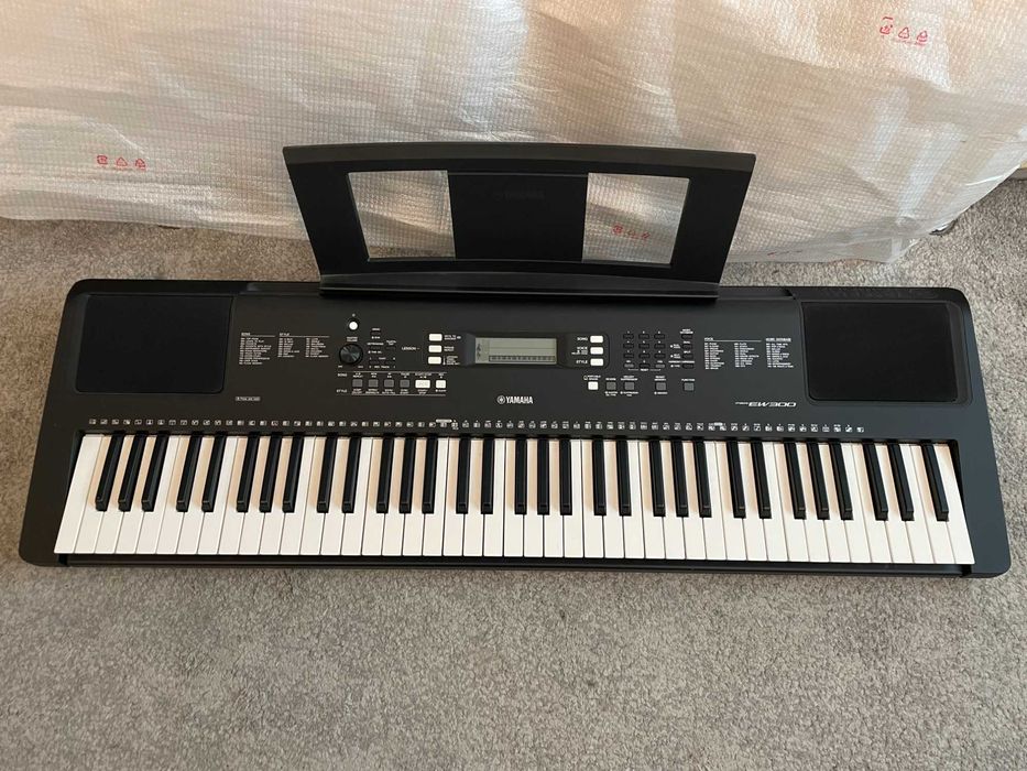 Pian Digital Portabil Yamaha PSR-EW300