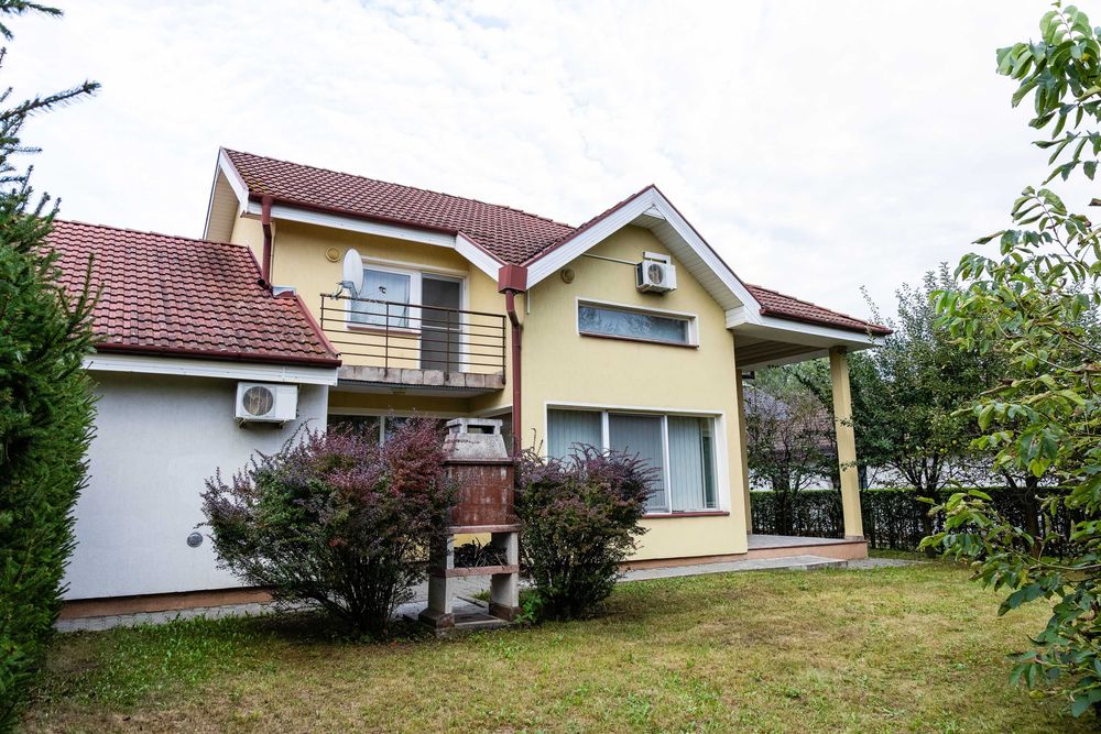 Casă spațioasă, 200mp, mobilată, Curte 600mp , Cartier Orizont, Liveze