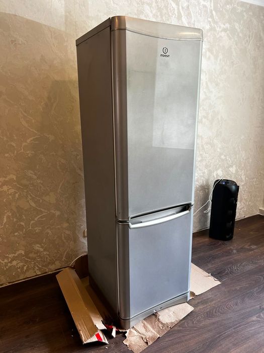 Холодильник Indesit