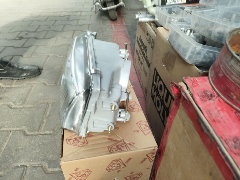 Митсубиси Спец вагон фара