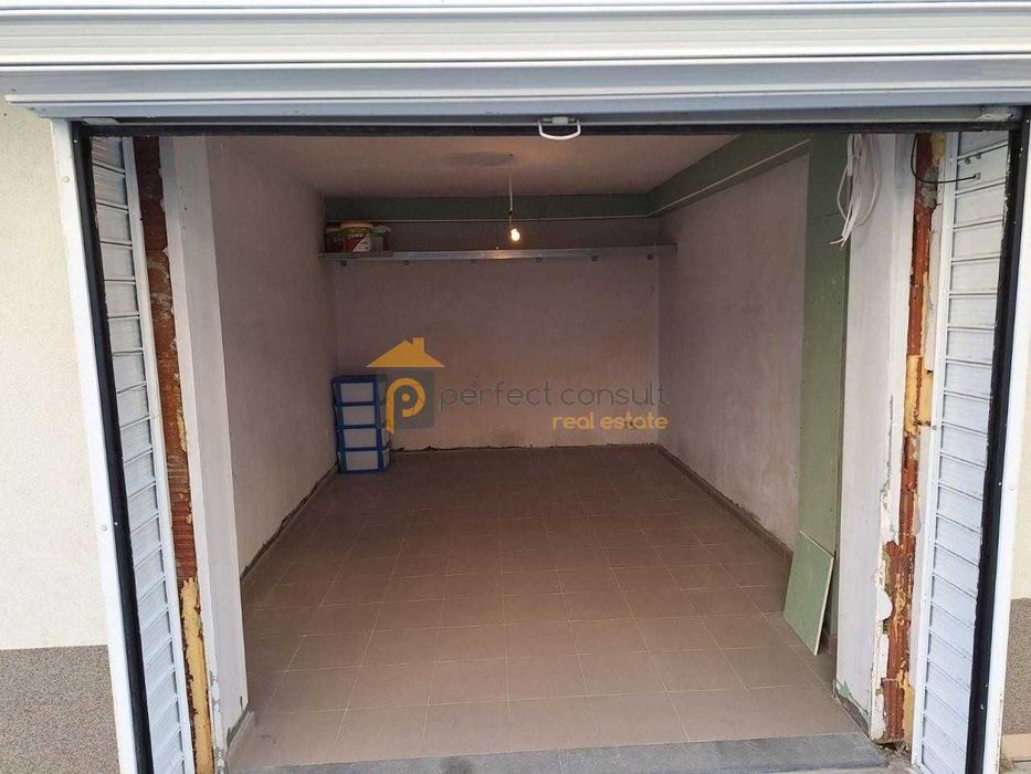 Продава се Тристаен апартамент в Пловдив, Христо Смирненски - 90 кв.м за 2000 €/кв.м - Снимка #14