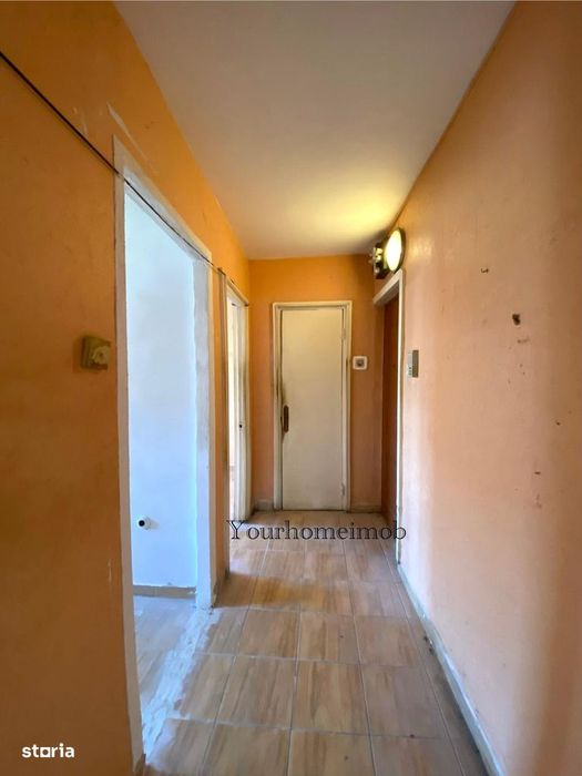 Apartament 3 camere semidecomandat, Craiovița Nouă – Zona Materna 3/10