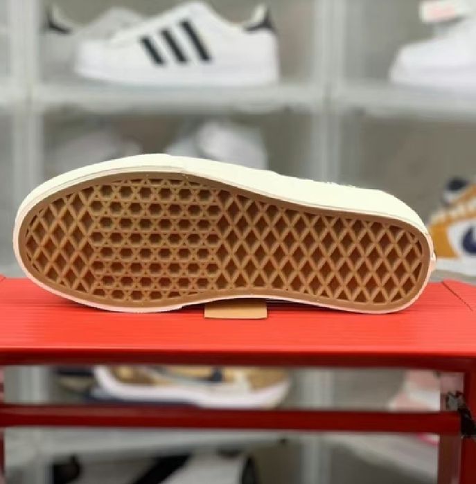 Новые Кеды фирмы Vans