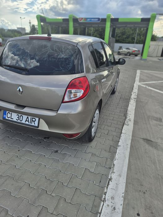Vând Renault Clio