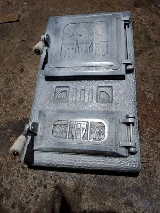 Usa soba dubla cu cenusar