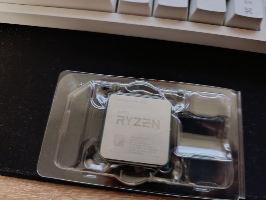 Vând procesor ryzen 5 3600