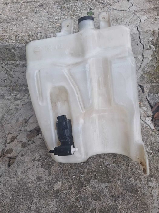 продавам казанче за чистачки за Нисан Микра 2011год