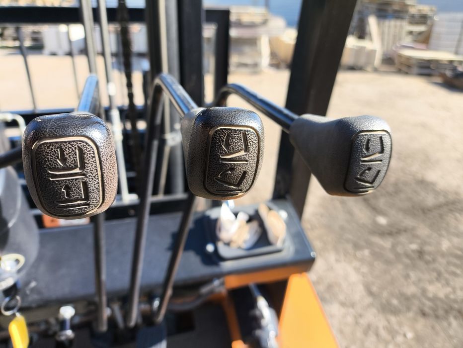 Вилочный погрузчик