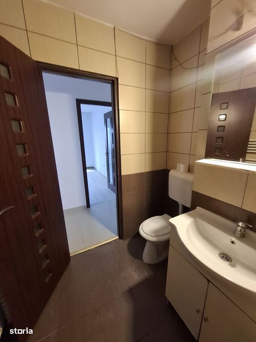 Apartament 3 camere, balcon, parter, preț bun
