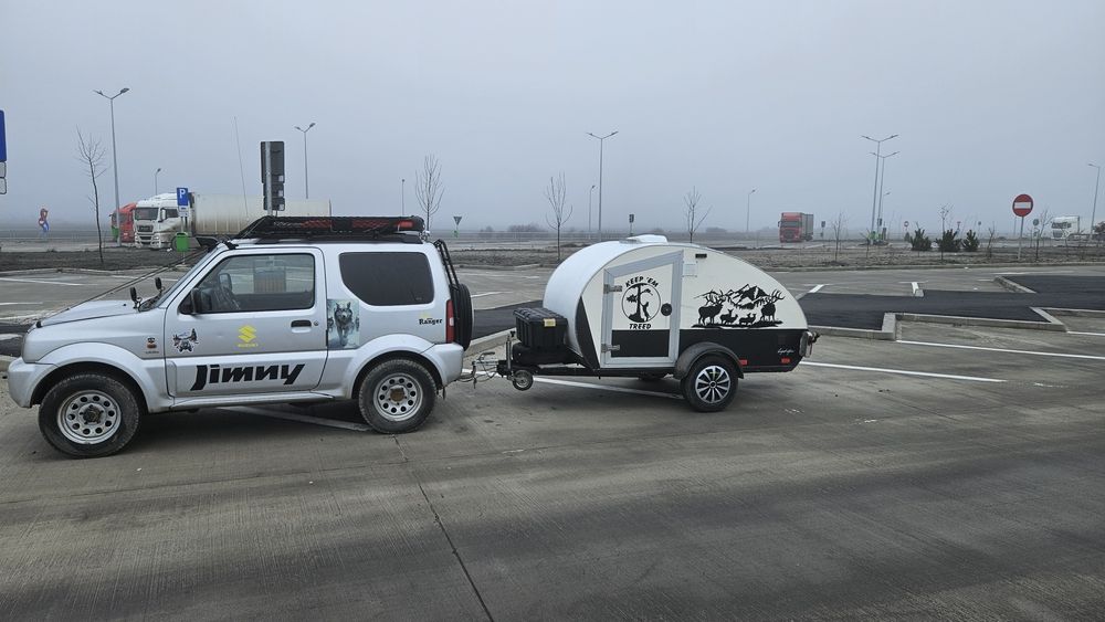 Jimny si rulota offroad