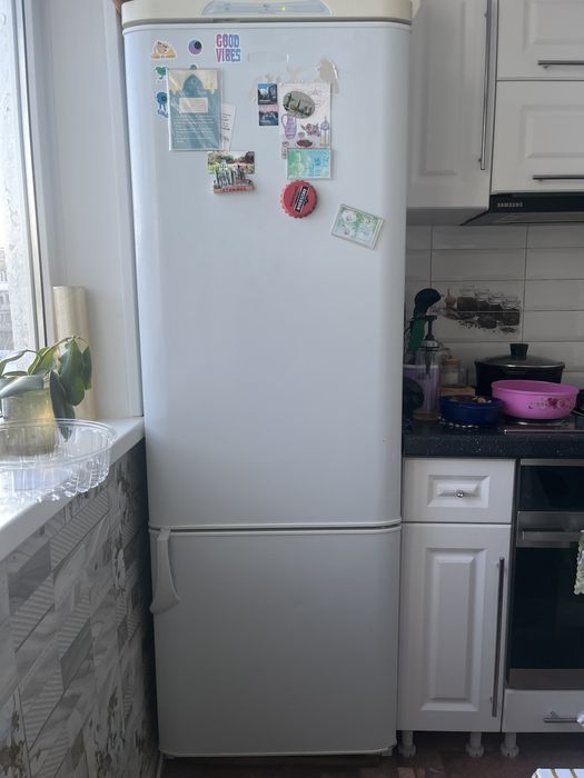 Холодилник старый но хорошо работает