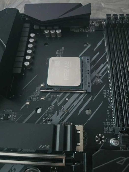 Gigabyte Aorus Elite V2 + AMD Ryzen 5 5600 + 32 GB RAM 3200 Mhz