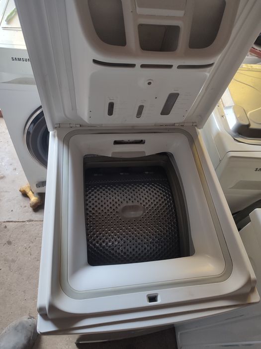 Vând masina de spălat verticala 390 Ron