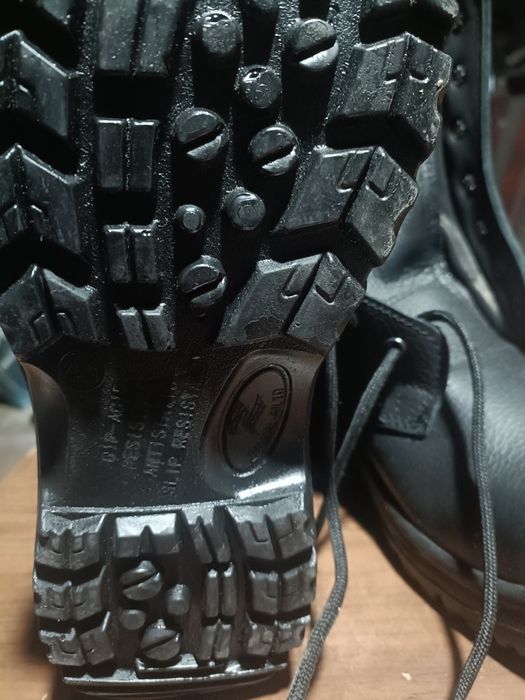 Продам берцы зимние