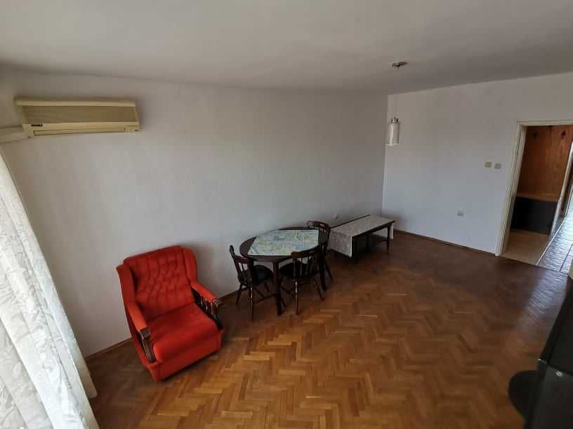 Дава се под наем Тристаен апартамент в Бургас, Възраждане - 100 кв.м за 204 € - Снимка #4